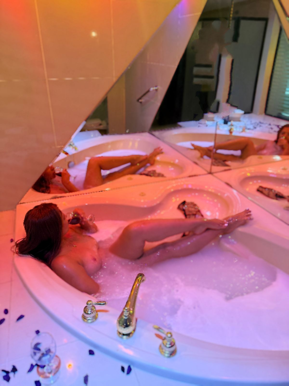 Velvet Aqua Massage de lux jacuzzi - Velvet Men Spa Panamá
